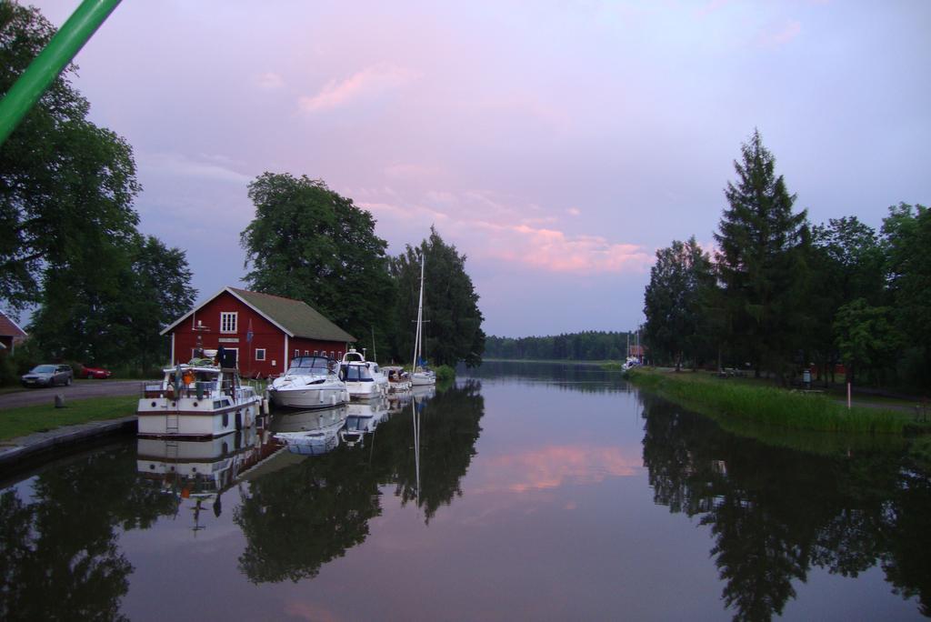 Gaestvaning I Hajstorp Toreboda Exterior photo